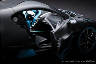 Bugatti Divo schwarz/blau Burago Metallmodell 1:18